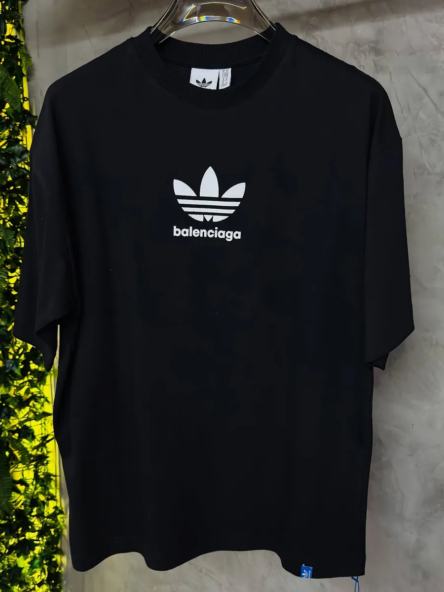 Camiseta Adidas Premium — Modelo 04